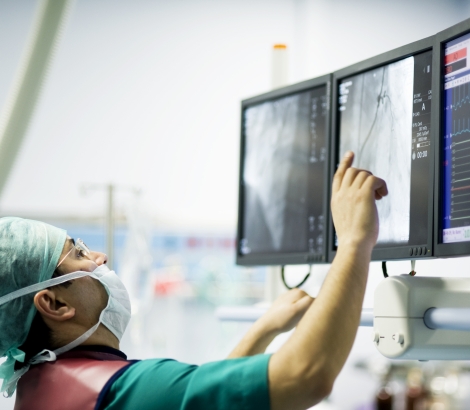 IC looking at angiography screen